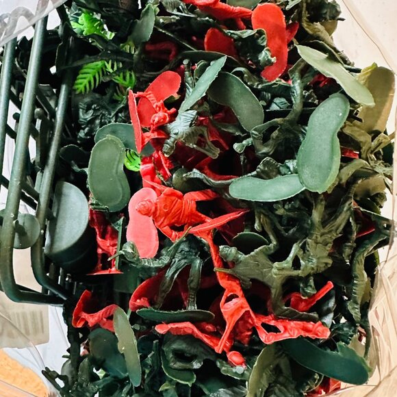 300-Piece Toy Plastic Soldiers Toy Army Soldiers Set In Portable Zip Bag - Picture 5 of 7